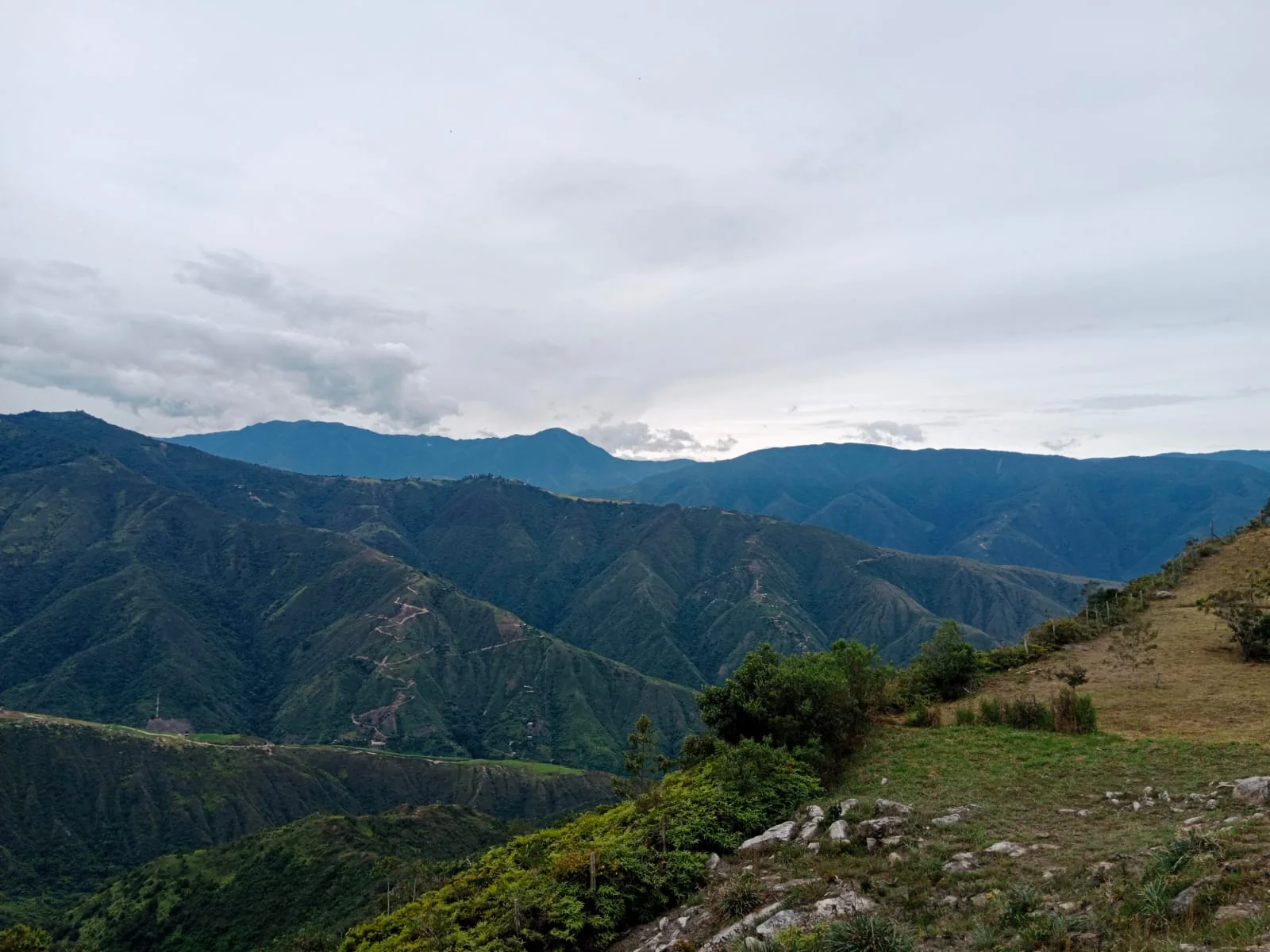Vista panorámica hacia el cañón del Chicamocha desde el Condominio Bukaregua