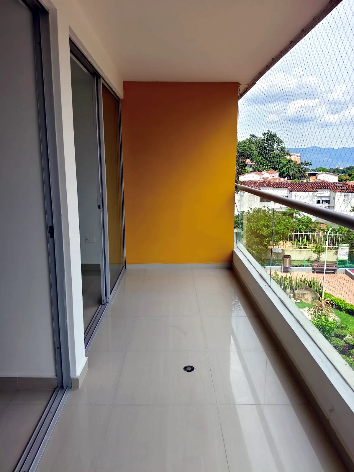 Balcón del apartamento en el conjunto Caminos de Provvidenza