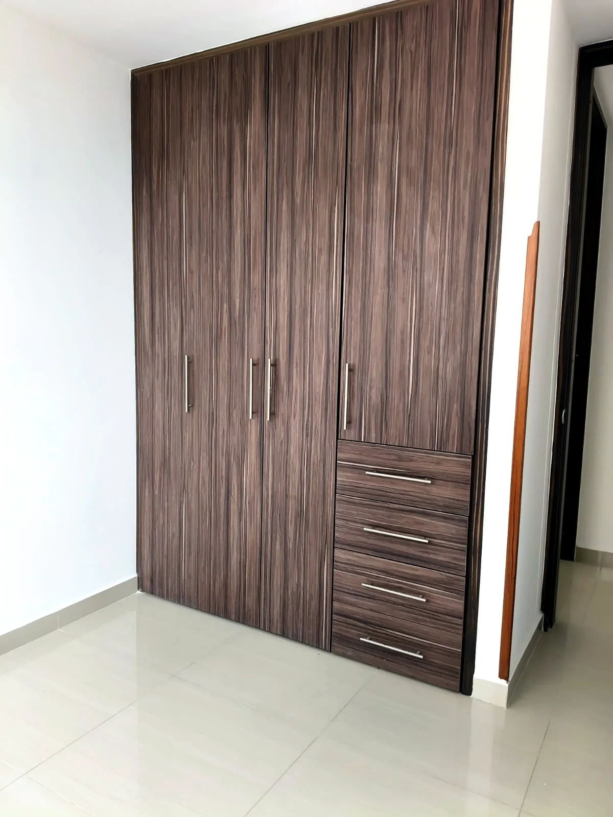 Clóset de una habitación del apartamento en Caminos de Provvidenza