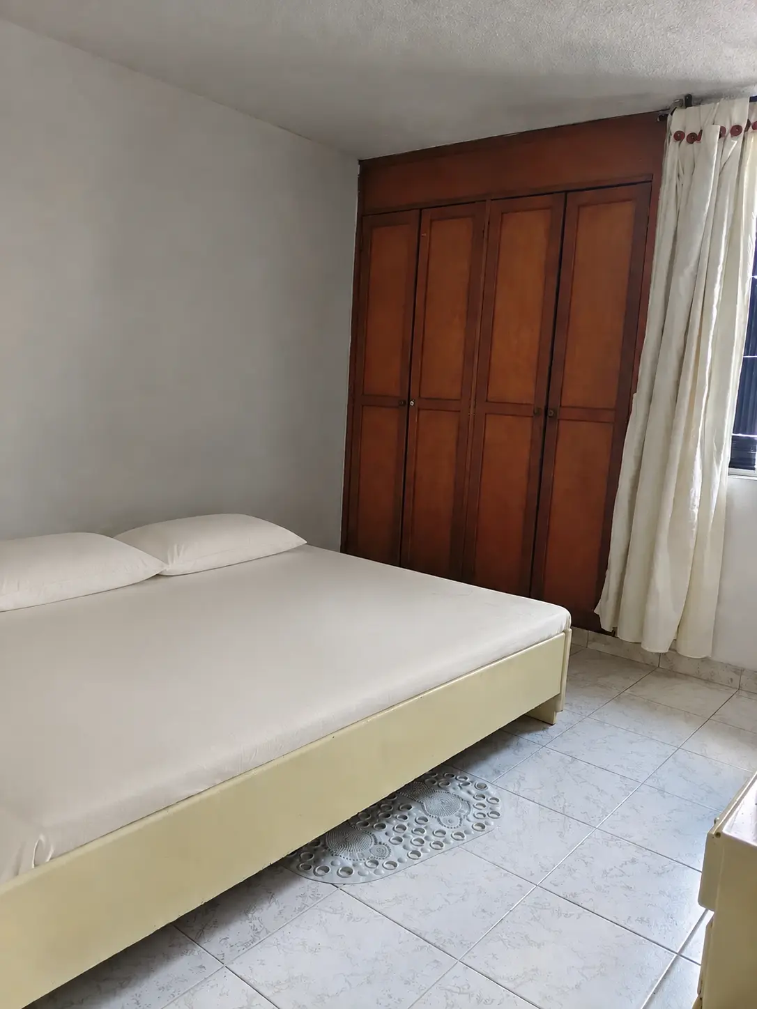 Habitación auxiliar con clóset