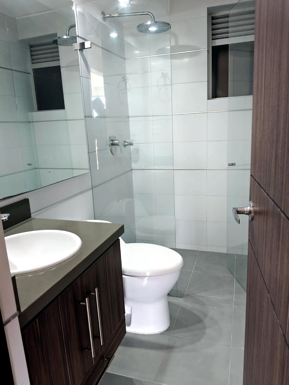Baño con ducha del apartamento en Caminos de Provvidenza