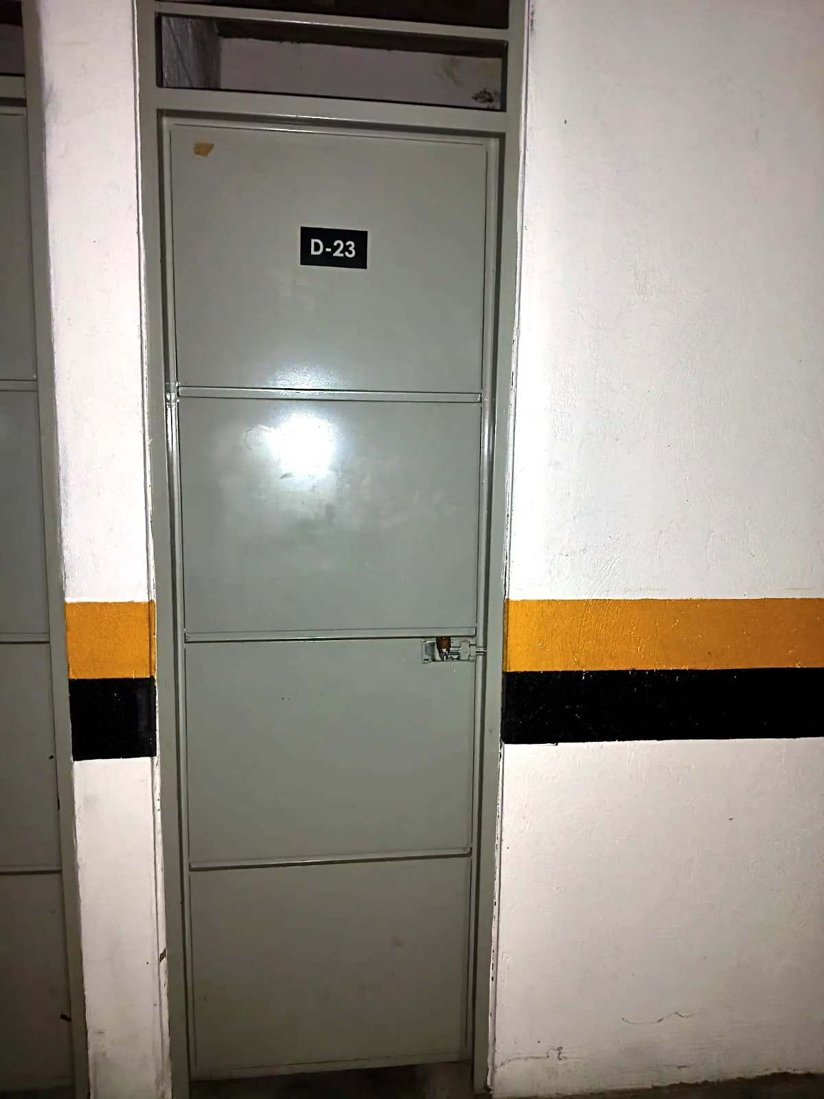 Parqueadero privado identificado con capacidad para dos carros