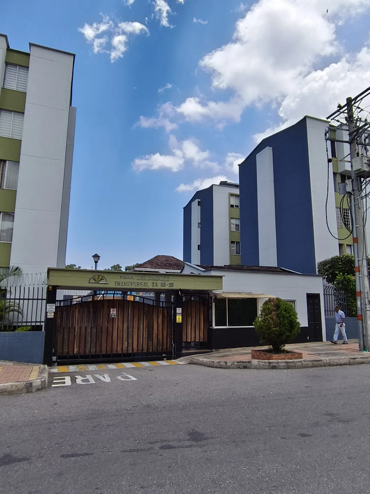 Acceso principal al Conjunto Residencial Vista del Parque