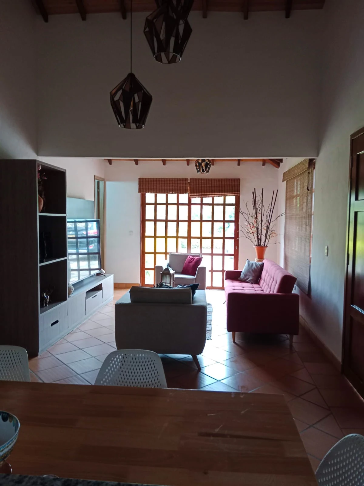 Sala principal de la cabaña amoblada