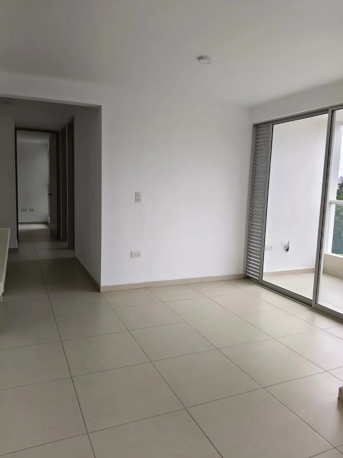 Sala del apartamento en Caminos de Provvidenza, Torre 5, piso 8